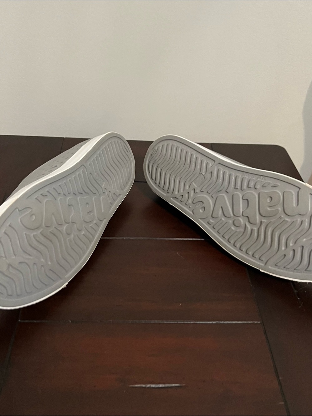 Native water shoes - W9/M7 - Picture 5 of 9
